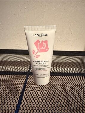 Lancome Creme-Mouse Confort Cleansing Creamy-Foam with Rose Extract